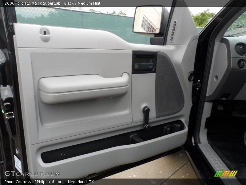 Black / Medium Flint 2006 Ford F150 STX SuperCab