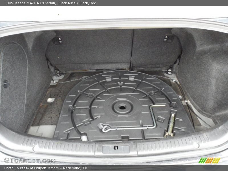 Black Mica / Black/Red 2005 Mazda MAZDA3 s Sedan