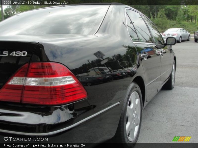 Black Onyx / Ash 2005 Lexus LS 430 Sedan