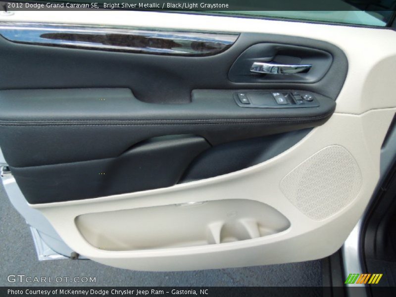 Bright Silver Metallic / Black/Light Graystone 2012 Dodge Grand Caravan SE
