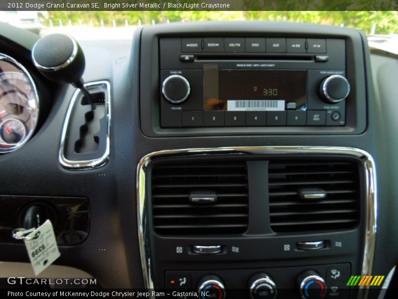 Bright Silver Metallic / Black/Light Graystone 2012 Dodge Grand Caravan SE
