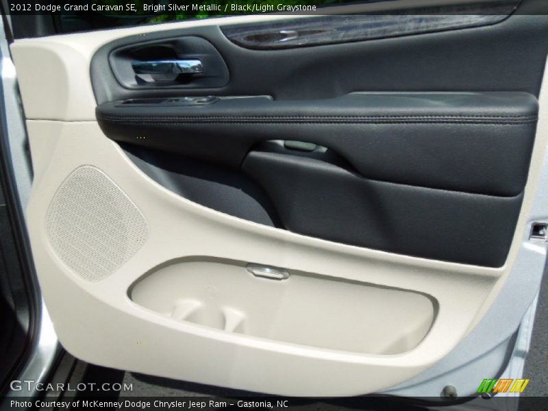 Bright Silver Metallic / Black/Light Graystone 2012 Dodge Grand Caravan SE
