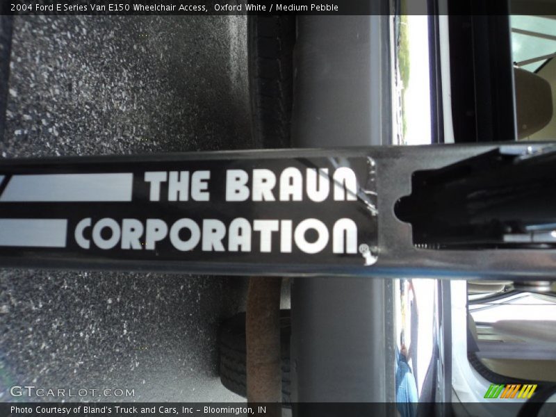 Oxford White / Medium Pebble 2004 Ford E Series Van E150 Wheelchair Access