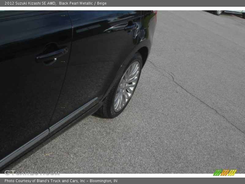 Black Pearl Metallic / Beige 2012 Suzuki Kizashi SE AWD