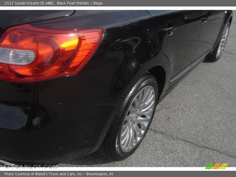 Black Pearl Metallic / Beige 2012 Suzuki Kizashi SE AWD
