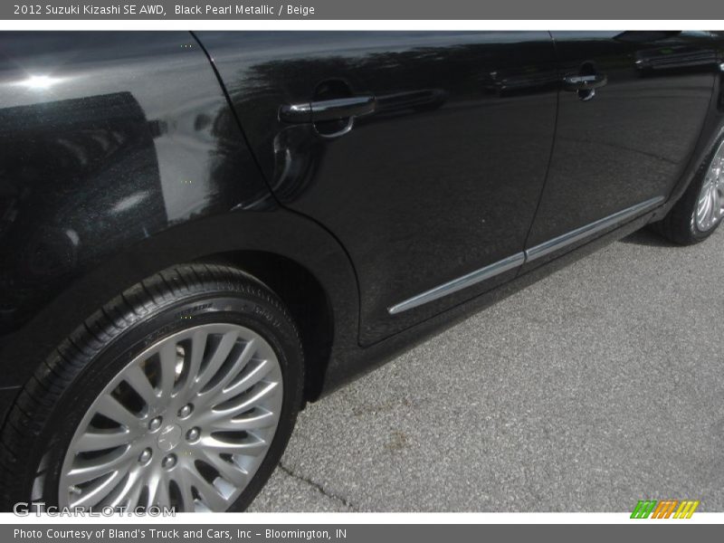 Black Pearl Metallic / Beige 2012 Suzuki Kizashi SE AWD