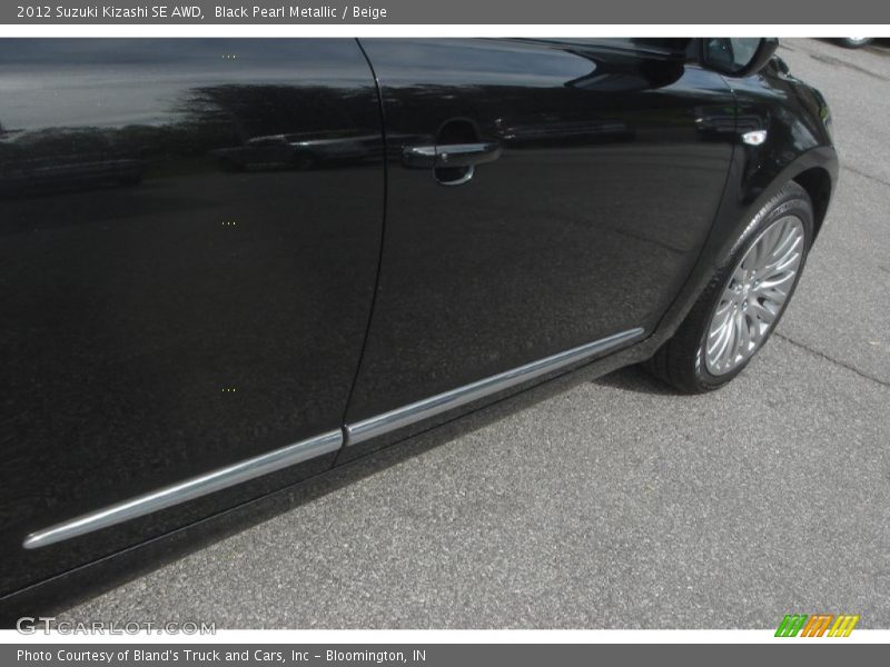 Black Pearl Metallic / Beige 2012 Suzuki Kizashi SE AWD