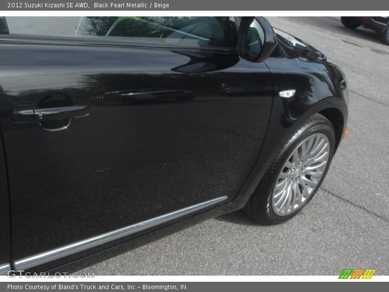Black Pearl Metallic / Beige 2012 Suzuki Kizashi SE AWD