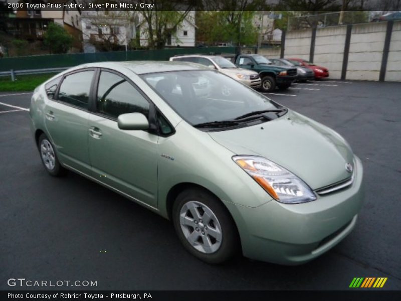 Front 3/4 View of 2006 Prius Hybrid