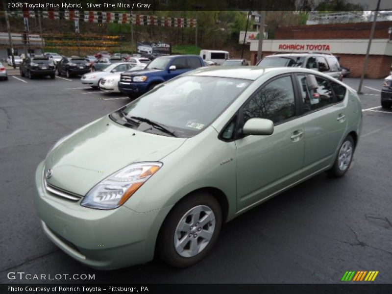 Front 3/4 View of 2006 Prius Hybrid