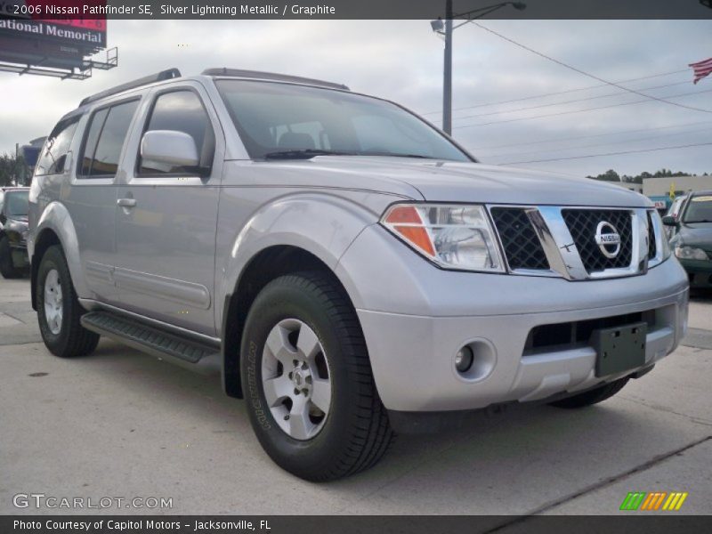 Silver Lightning Metallic / Graphite 2006 Nissan Pathfinder SE