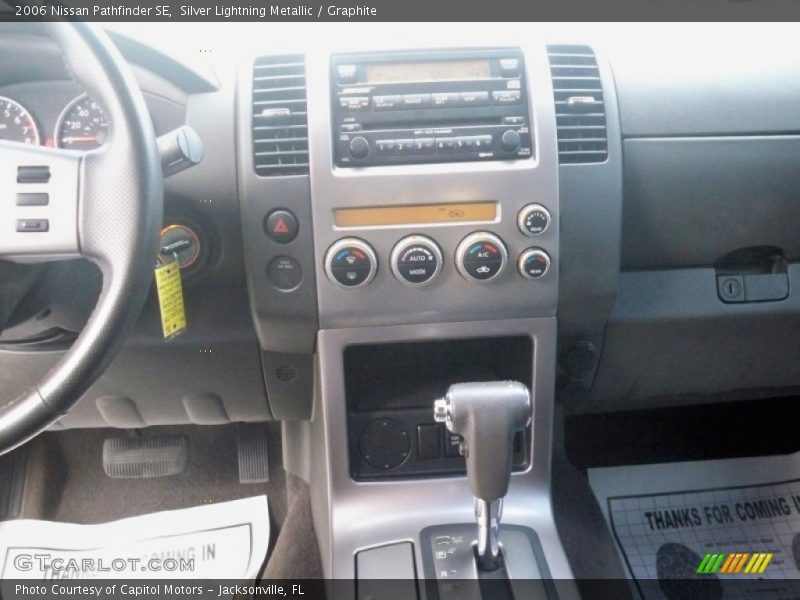Silver Lightning Metallic / Graphite 2006 Nissan Pathfinder SE