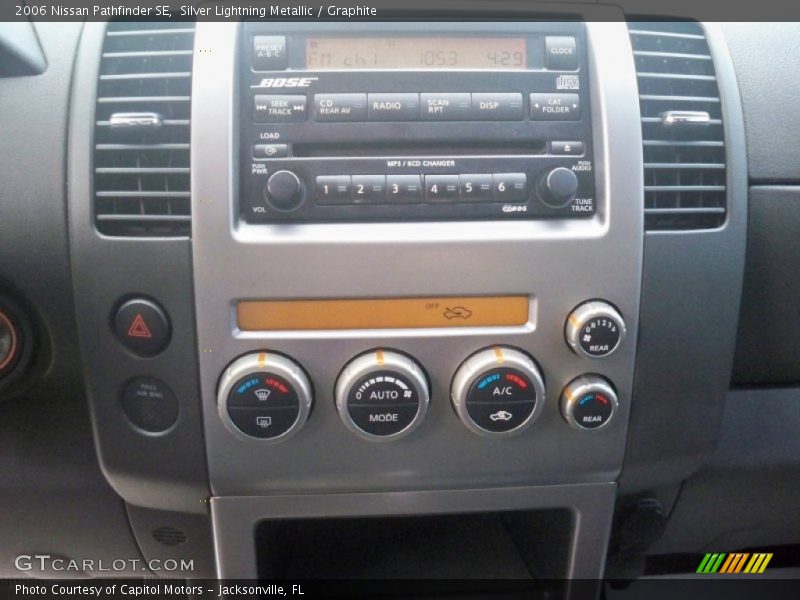 Silver Lightning Metallic / Graphite 2006 Nissan Pathfinder SE