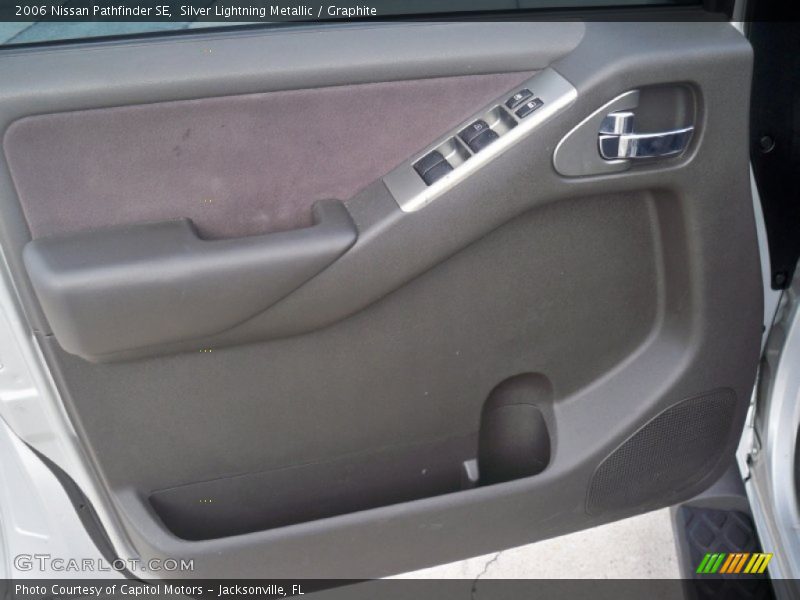 Silver Lightning Metallic / Graphite 2006 Nissan Pathfinder SE