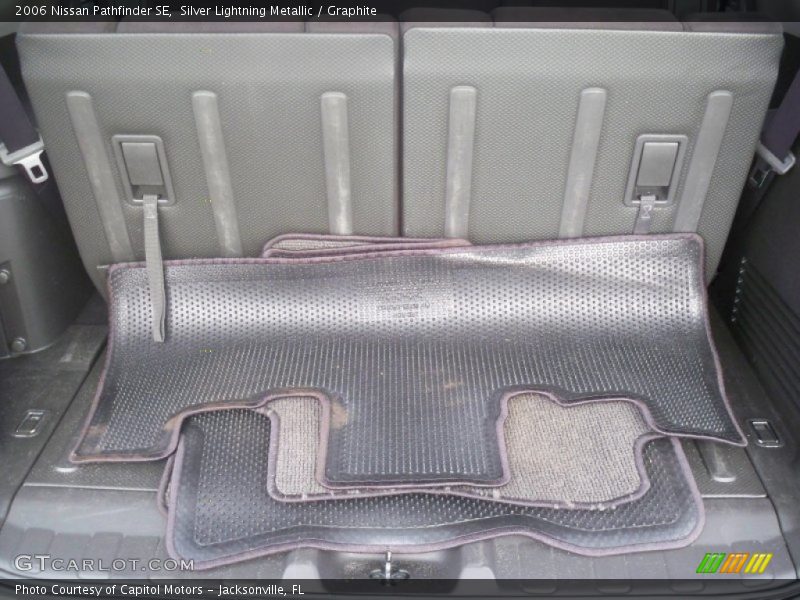 Silver Lightning Metallic / Graphite 2006 Nissan Pathfinder SE