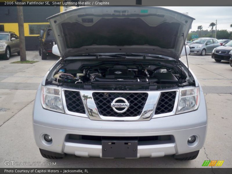 Silver Lightning Metallic / Graphite 2006 Nissan Pathfinder SE