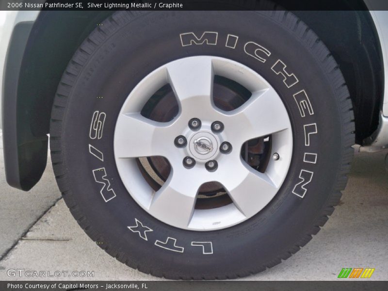 Silver Lightning Metallic / Graphite 2006 Nissan Pathfinder SE