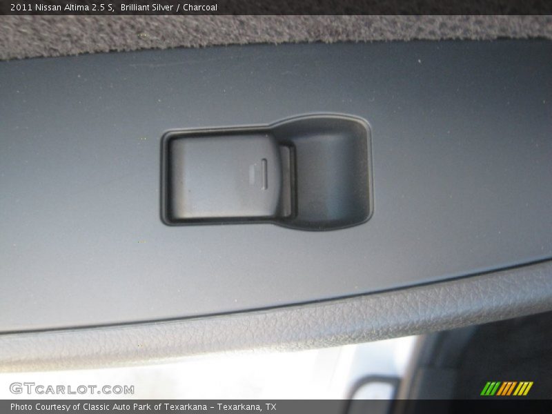 Brilliant Silver / Charcoal 2011 Nissan Altima 2.5 S