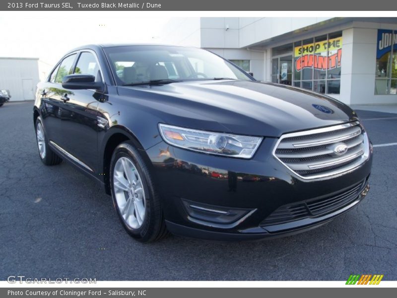 Tuxedo Black Metallic / Dune 2013 Ford Taurus SEL