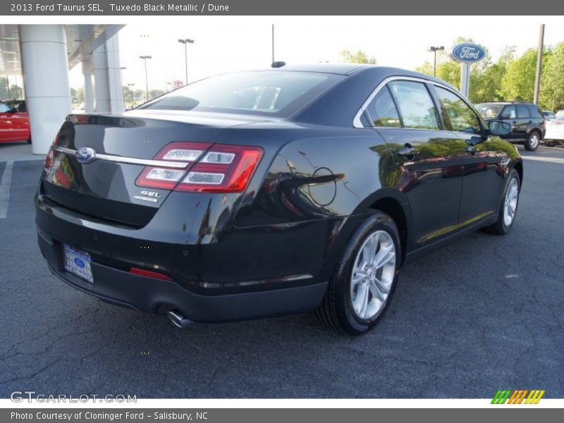 Tuxedo Black Metallic / Dune 2013 Ford Taurus SEL