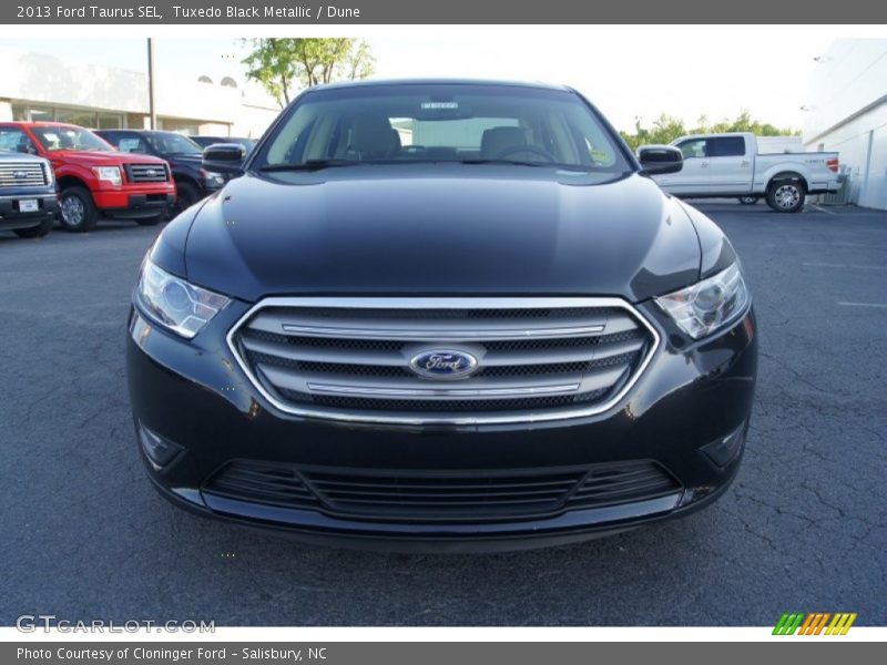 Tuxedo Black Metallic / Dune 2013 Ford Taurus SEL