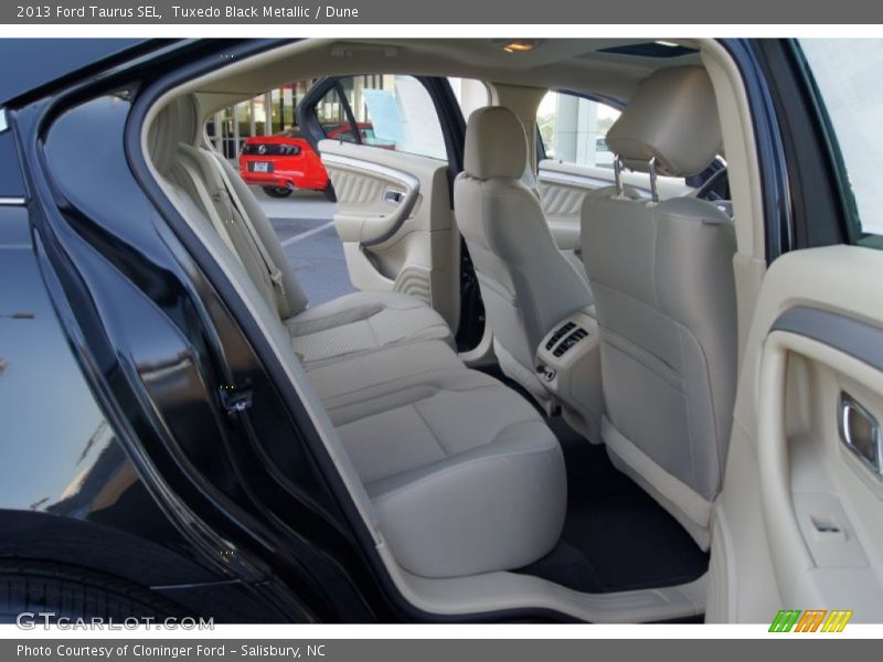 Tuxedo Black Metallic / Dune 2013 Ford Taurus SEL
