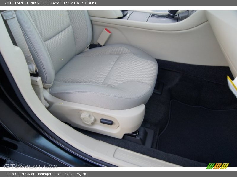 Tuxedo Black Metallic / Dune 2013 Ford Taurus SEL