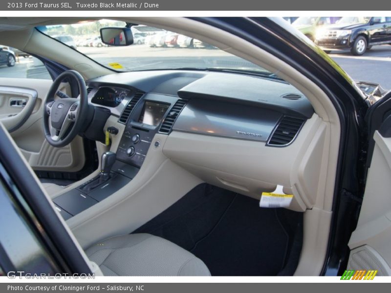 Tuxedo Black Metallic / Dune 2013 Ford Taurus SEL