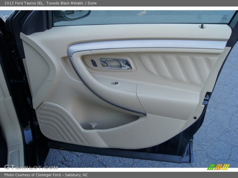 Door Panel of 2013 Taurus SEL