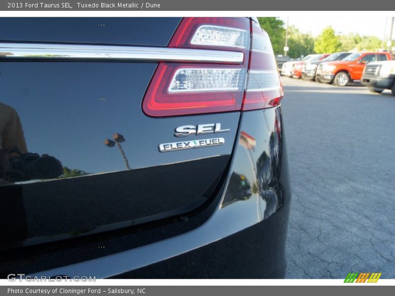  2013 Taurus SEL Logo