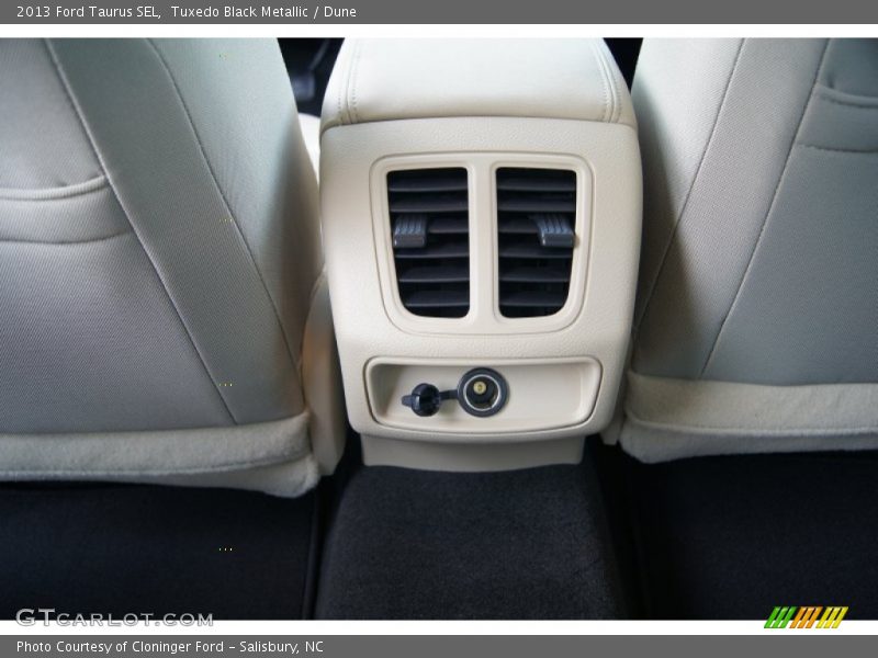 Tuxedo Black Metallic / Dune 2013 Ford Taurus SEL
