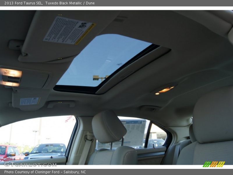 Tuxedo Black Metallic / Dune 2013 Ford Taurus SEL
