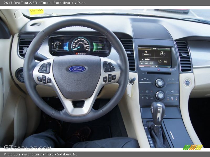 Dashboard of 2013 Taurus SEL