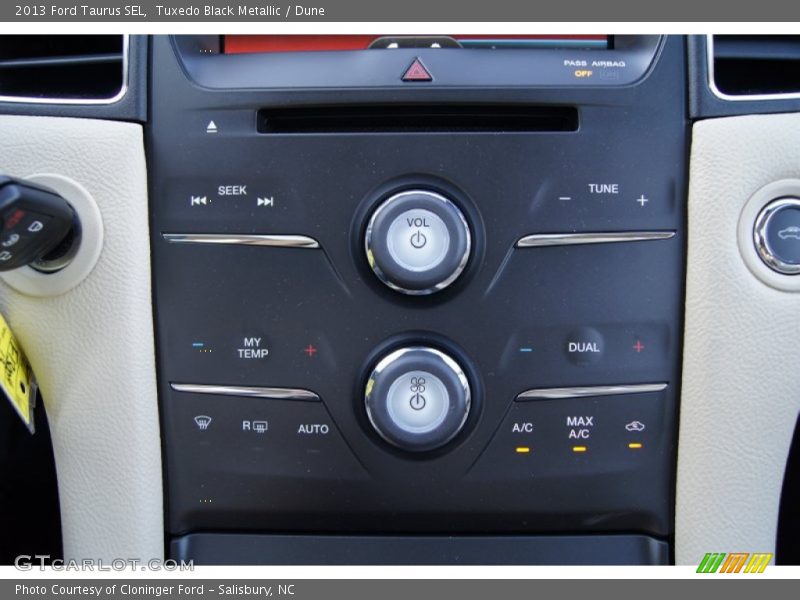 Controls of 2013 Taurus SEL