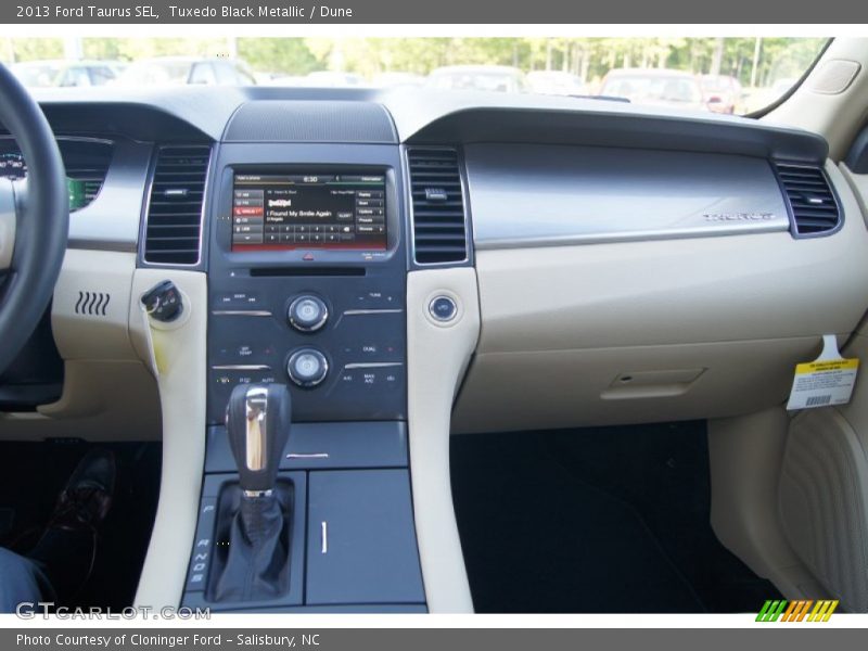 Tuxedo Black Metallic / Dune 2013 Ford Taurus SEL