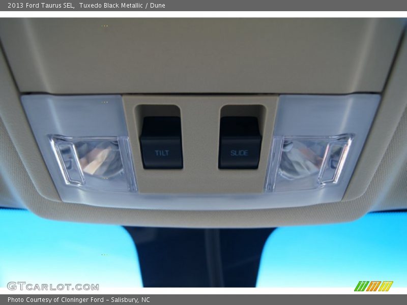 Tuxedo Black Metallic / Dune 2013 Ford Taurus SEL