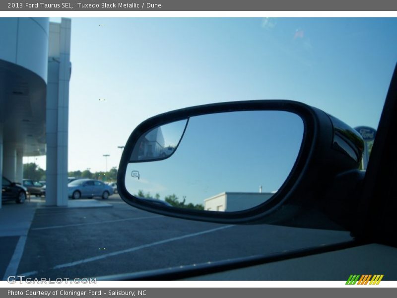 Tuxedo Black Metallic / Dune 2013 Ford Taurus SEL