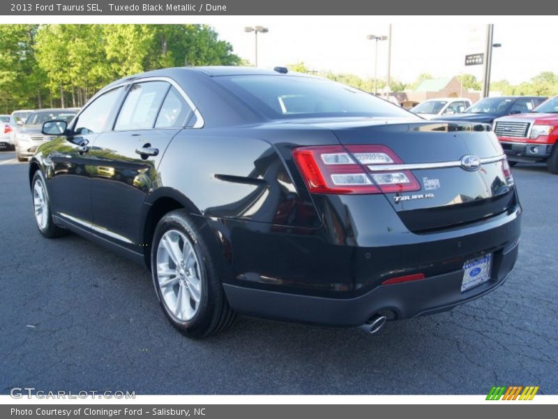 Tuxedo Black Metallic / Dune 2013 Ford Taurus SEL
