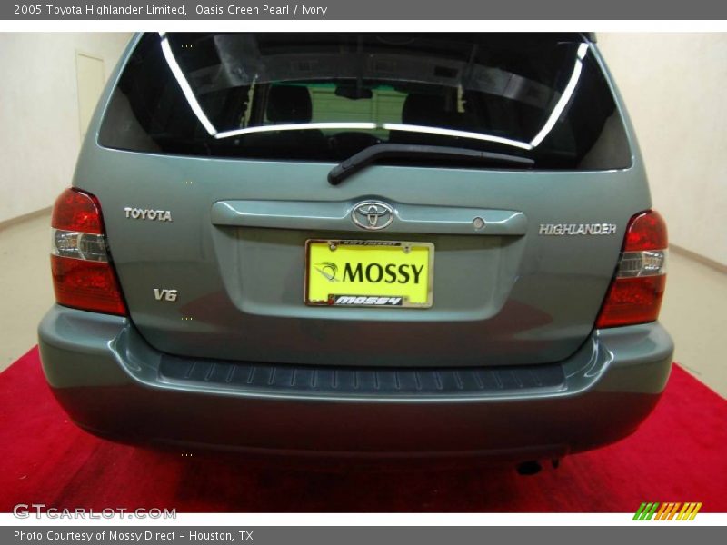 Oasis Green Pearl / Ivory 2005 Toyota Highlander Limited