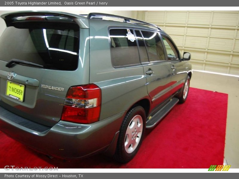Oasis Green Pearl / Ivory 2005 Toyota Highlander Limited