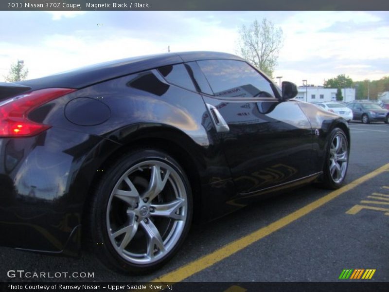 Magnetic Black / Black 2011 Nissan 370Z Coupe