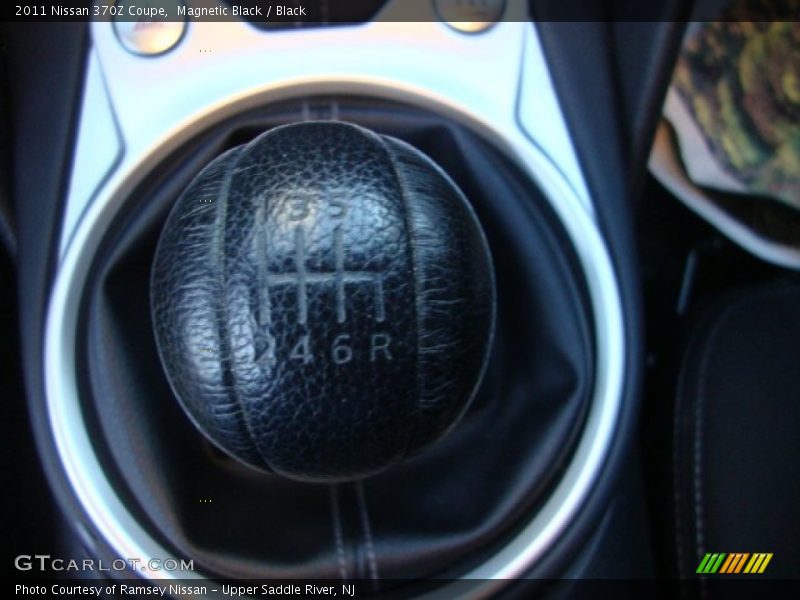 Magnetic Black / Black 2011 Nissan 370Z Coupe