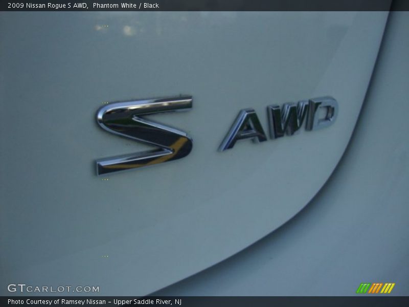 Phantom White / Black 2009 Nissan Rogue S AWD