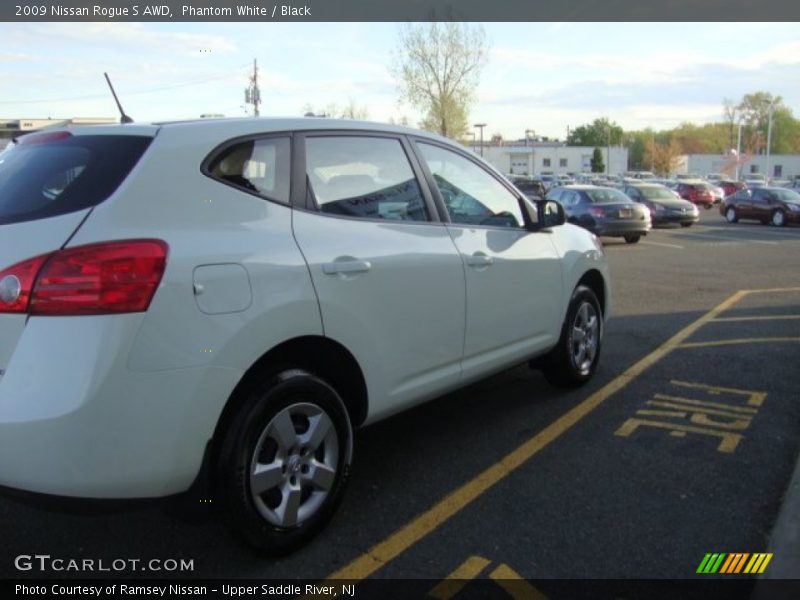Phantom White / Black 2009 Nissan Rogue S AWD