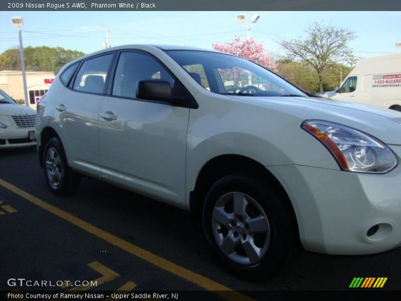 Phantom White / Black 2009 Nissan Rogue S AWD