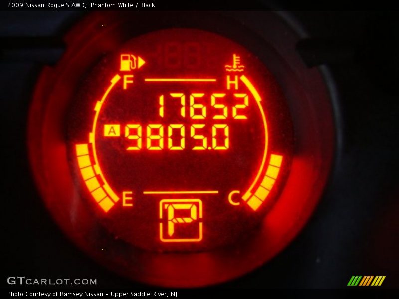 Phantom White / Black 2009 Nissan Rogue S AWD