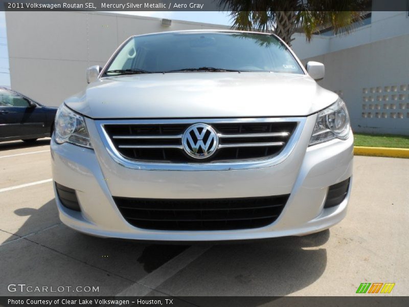 Mercury Silver Metallic / Aero Gray 2011 Volkswagen Routan SEL