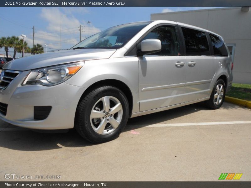 Mercury Silver Metallic / Aero Gray 2011 Volkswagen Routan SEL