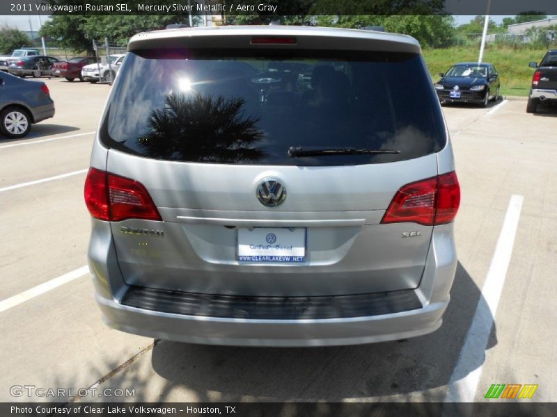 Mercury Silver Metallic / Aero Gray 2011 Volkswagen Routan SEL