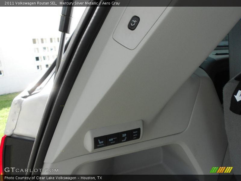 Mercury Silver Metallic / Aero Gray 2011 Volkswagen Routan SEL